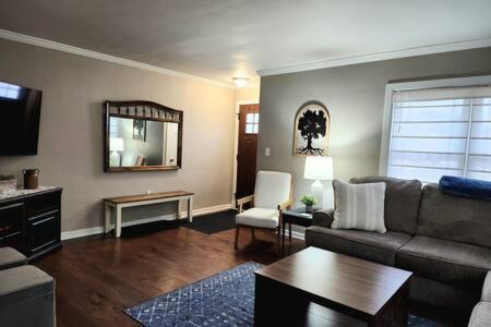 Columbus Casa | Large Cozy House Near NexusPark Air Hockey