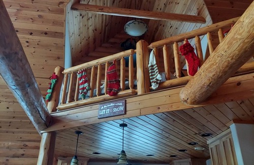 Clam Falls Cabina | Large cozy log cabin in Wisconsin, Close to miles of ATV/ UTV trails