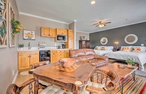Midway Apartamento | Large, Cozy Midway Studio w/ Mountain Views!