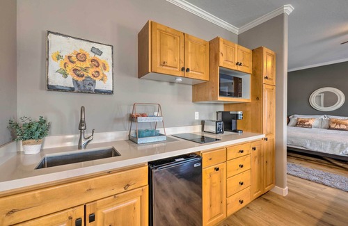 Midway Apartamento | Large, Cozy Midway Studio w/ Mountain Views!