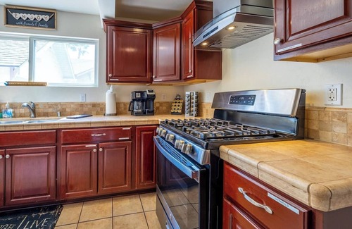 Downtown Riverside Casa | Large Craftsman blocks from Downtown Riverside!