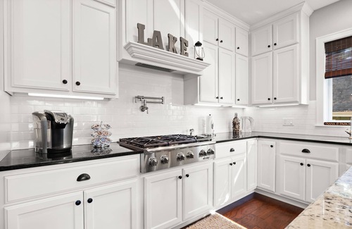 Columbia City Cabaña | Large Craftsman Style Lake House for All Seasons + Sleeps 10