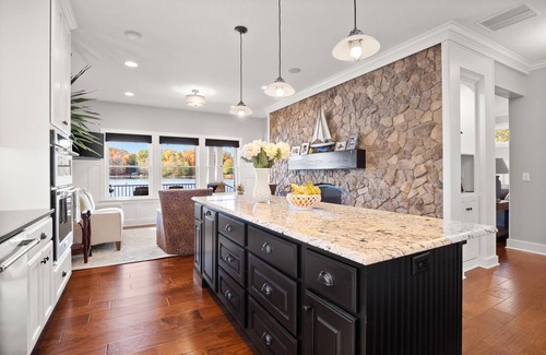 Columbia City Cabaña | Large Craftsman Style Lake House for All Seasons + Sleeps 10