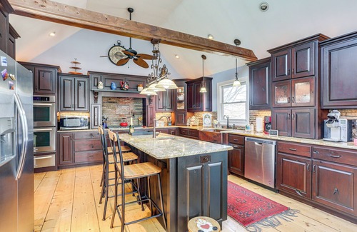 Dahlonega Cabina | Large Deck: Luxe 6-Acre Retreat in Dahlonega!