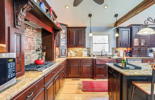 Dahlonega Cabina | Large Deck: Luxe 6-Acre Retreat in Dahlonega!