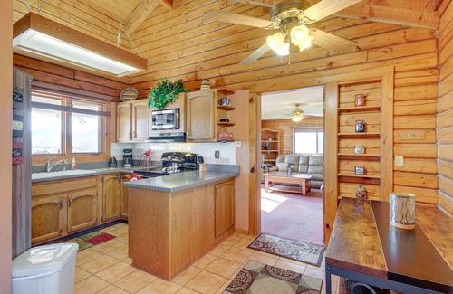 Diamond Valley Casa | Large Deck + Mountain Views: Prescott Getaway!