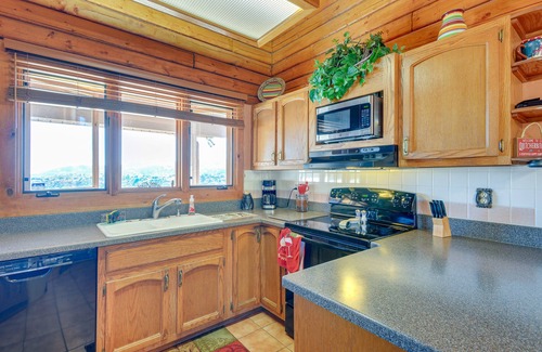 Diamond Valley Casa | Large Deck + Mountain Views: Prescott Getaway!