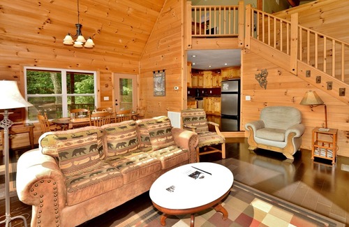 Unaka Chalet De Esquí | ¡Parejas y familias - Gran terraza y vistas a la montaña! Wi-Fi y TV vía satélite! Descuentos!