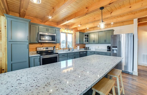 Gilbertsville Cabina | Large Deck & Shared Dock: Cabin on Kentucky Lake!