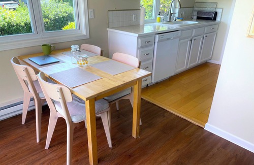 Roxhill Casa | Large Deck, View, Yard, Family + Pet Friendly