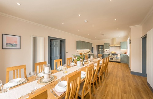 Ty Croes Cabaña | Large Detached Property Walking Distance To The Beach | Llywelyn-Fawr