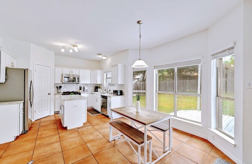 Wells Branch Casa | Large Dog Friendly House w/ Fenced yard! Sleeps 14
