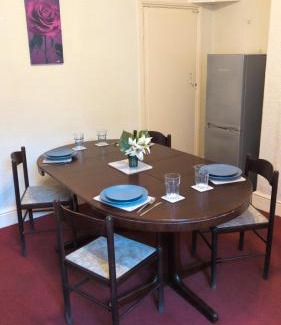 Canklow Casa | Large double room, Free WiFi & Parking Near M1