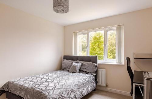Swindon Casa | Large Double Room & Private EnSuite Bathroom, Badbury Park, Swindon, Near Great Western Hospital