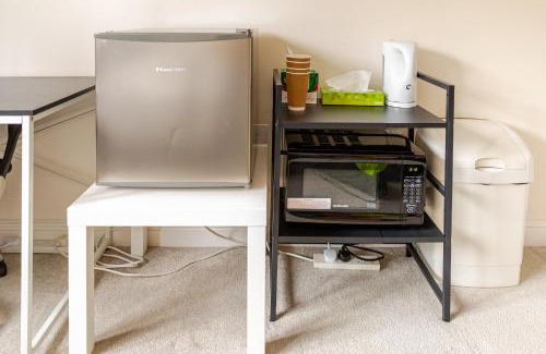 Swindon Casa | Large Double Room & Private EnSuite Bathroom, Badbury Park, Swindon, Near Great Western Hospital