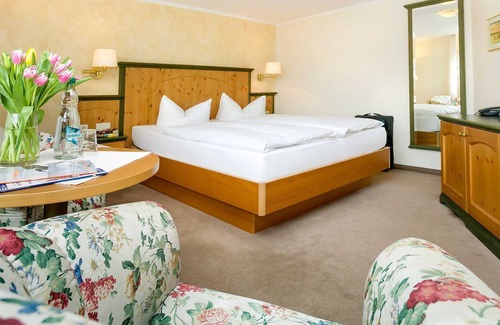 Neuensien Apartamento | large double room with lake view I - holiday rooms and apartments with lake view