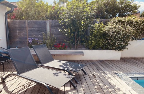 Talence Casa | Gran tienda reformada con piscina.