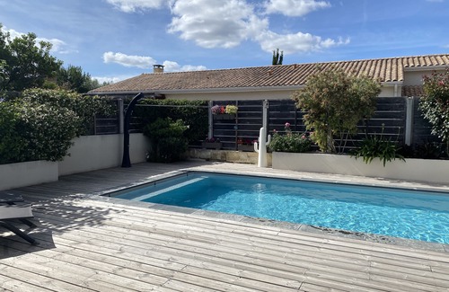 Talence Casa | Gran tienda reformada con piscina.