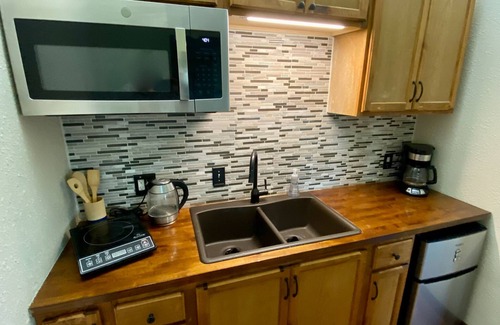 Moriarty Apartamento | Large Efficiency Apartment w/ Kitchenette, Laundry & Screened Porch
