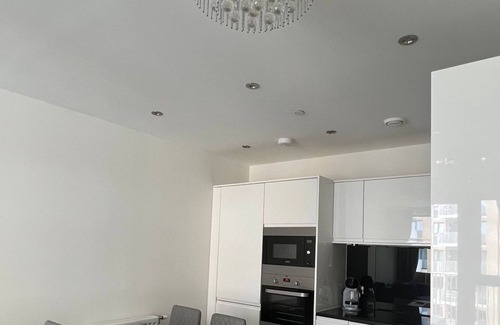 Park Royal Apartamento | Large En-suite in Shared Apartment