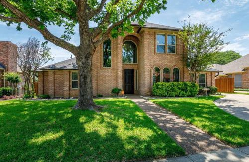 Keller Casa | Large Executive Family Home with Pool near DFW Airport
