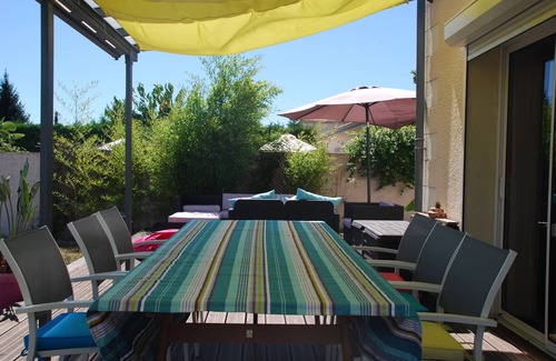 Saint-Medard-en-Jalles Casa | Large family home with heated pool between Bordeaux and the ocean.