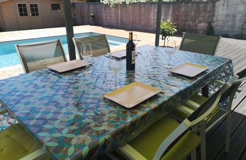 Saint-Medard-en-Jalles Casa | Large family home with heated pool between Bordeaux and the ocean.