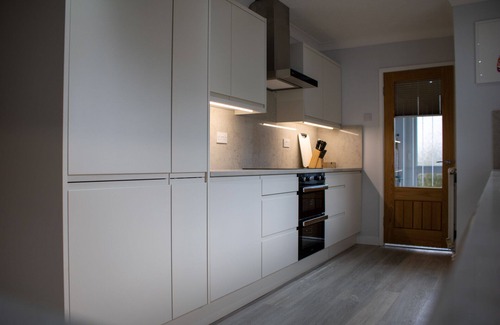 Merthyr Tydfil Casa | Large family Bungalow, parking & Bike Store BPW