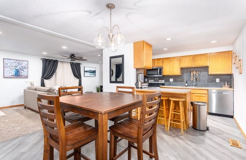 Valdez Casa | Large family friendly home with 2 kitchens, game room.