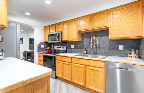 Valdez Casa | Large family friendly home with 2 kitchens, game room.