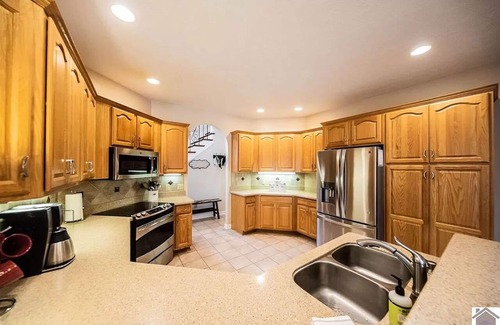 Kuttawa Casa | Large family home at LAKE BARKLEY sits on a 2.3 acre lot!
