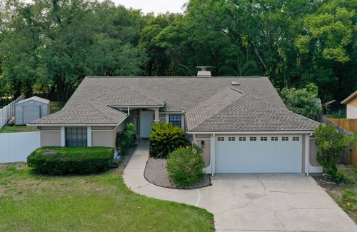 Lake Magdalene Casa | Large Family Home in Central Tampa