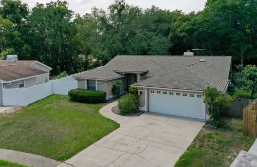 Lake Magdalene Casa | Large Family Home in Central Tampa