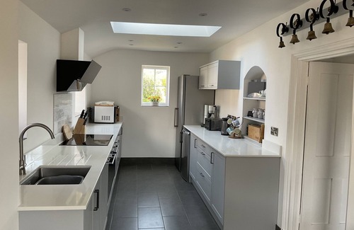 Bacton Casa | Large family house with private indoor heated pool in walking distance to beach.