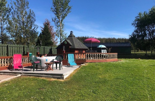 Alford Casa | Large family or group home, 7 Bedrooms with Hot Tub & BBQ House