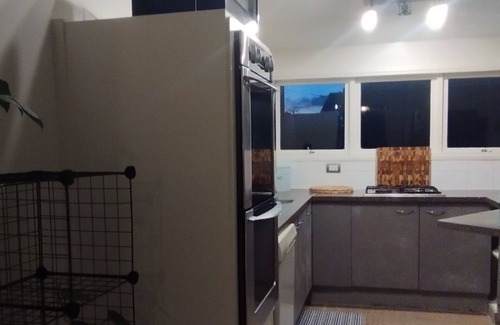 Miramar Casa | Large family sized pet-friendly accommodation with backyard in MIRAMAR, WGTN
