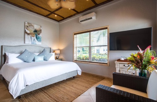 Placencia Complejo | Large Family Villa w/ WiFi, Balcony, & Amazing Beach Views
