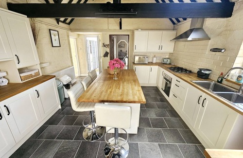 Guildford Casa | Large Farmhouse Cottage set in semi rural Surrey location, close to Guildford