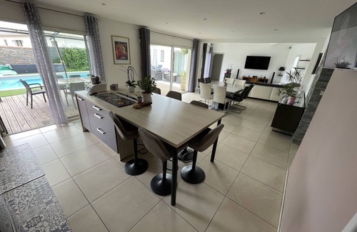 Saint-Genies-de-Fontedit Villa | Large family villa