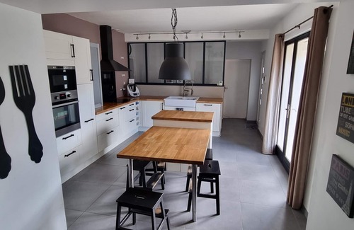 Saint-Paul-Trois-Chateaux Casa | Large 200 m2 villa with swimming pool in Drôme Provençale