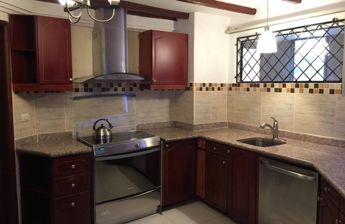 San Sebastian Condominio | Condominio ejecutivo grande de 3 dormitorios totalmente amueblado