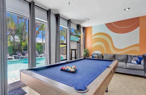 Coral Heights Casa | Large GAY MEN'S 1 bedroom w Gameroom heated pool clothing optional