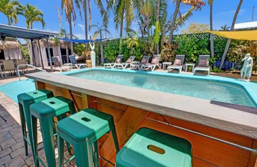 Coral Heights Casa | Large GAY MEN'S 1 bedroom w Gameroom heated pool clothing optional