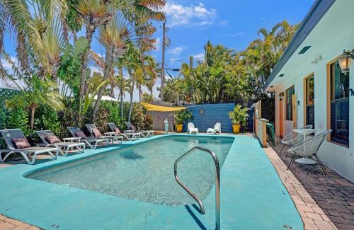 Coral Heights Casa | Large GAY MEN'S 1 bedroom w Gameroom heated pool clothing optional