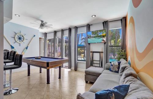 Coral Heights Casa | Large GAY MEN'S 1 bedroom w Gameroom heated pool clothing optional