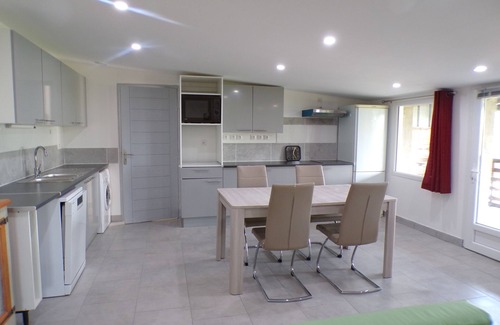 Basse-Normandie Apartamento | Large gite sleeps 4 plus 1 cot