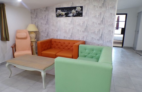 Basse-Normandie Apartamento | Large gite sleeps 4 plus 1 cot