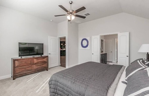 Garland Casa | Large Gorgeous Comfy 4BR New Built Retreat for Fam