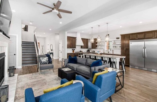 Victorian Village Casa | Large Short North Home, 4 BD, 3 Ba, estacionamiento gratuito / WIFI; Ubicado cerca de OSU / Downtown