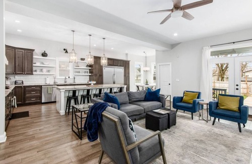 Victorian Village Casa | Large Short North Home, 4 BD, 3 Ba, estacionamiento gratuito / WIFI; Ubicado cerca de OSU / Downtown